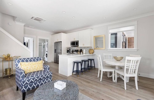 Downtown Wilmington Boat Rental | Luxe @ The Cove Riverwalk Villas