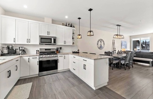 Sun Peaks House | Luxe Townhome: Minutes From The Slopes