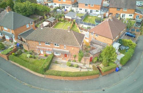 Stoke-on-Trent House | Luxehome-3BR-7guest-Freeparking-garden