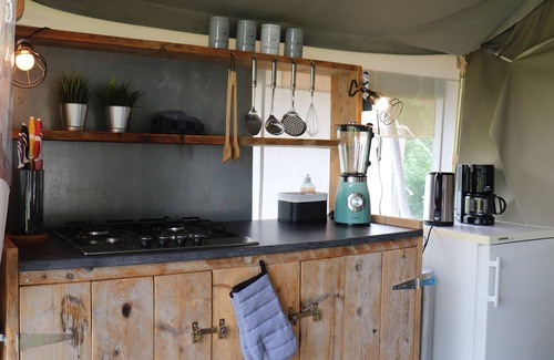 Twijzel House | Luxious Glamour safari tent 2