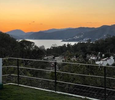 El Calvario Villa | LUXO Casa en Valle de Bravo con jacuzzi y espectacular vista al lago