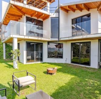 El Calvario Villa | LUXO Casa en Valle de Bravo con jacuzzi y espectacular vista al lago