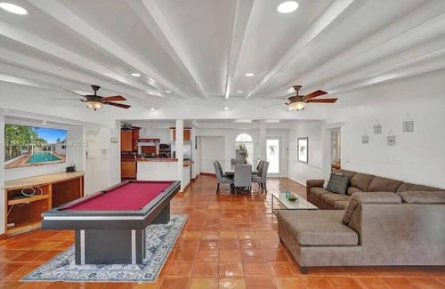 Ives Estates House | LuxTropica