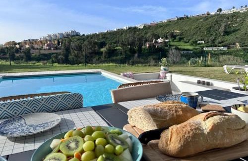 Ronda Villa | Luxueuze villa met verwarmd zwembad en zeezicht