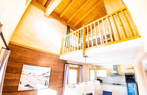 Saint-Francois-Longchamp House | Luxury chalets (10p) 5 bed- and 3 bathrooms. In center Saint François Longchamp with ski-in & out.