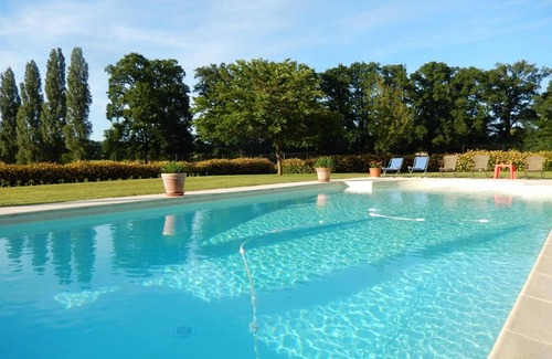 Tuffe Val de la Cheronne Cottage | Luxurious 4BR Manor with Private Pool and Modern Amenities, Close to Le Mans Circuit