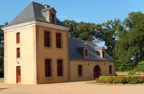 Tuffe Val de la Cheronne Cottage | Luxurious 4BR Manor with Private Pool and Modern Amenities, Close to Le Mans Circuit
