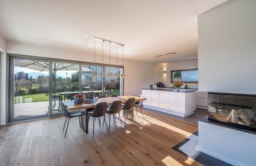 Gstadt House | Luxurious design holiday home with mountain view, fireplace and garden