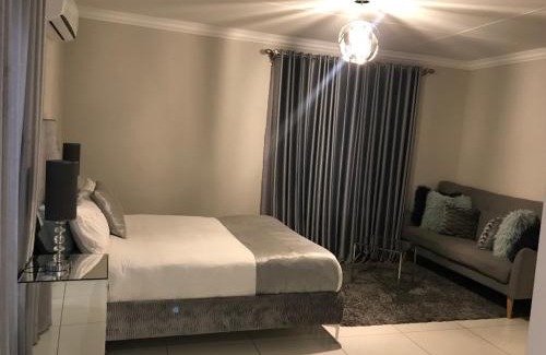Windhoek Apartment | Luxurious 1 Bedroom Flat No 1 in Windhoek