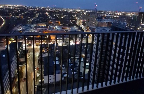 Barking Apartment | Luxurious 2 bed with breathtaking view!