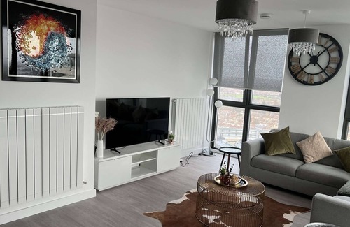 Barking Apartment | Luxurious 2 bed with breathtaking view!