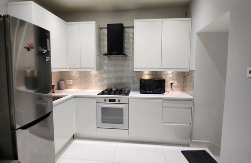 Westbourne Green Apartment | Luxurious 2 Bedroom Flat in Bayswater near Paddington Station and Hyde Park.