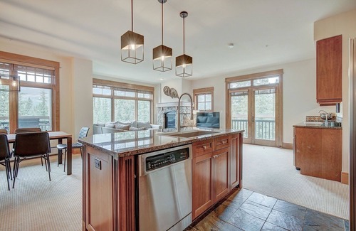 River Run Condo | Luxurious 3 BR in River Run Village with Ski-In Out, No Cleaning fee by RedAwning