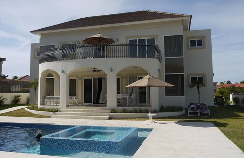 Cofresi Villa | Luxurious 3 to 7-BR VIP Villa W/Private Pool - Gold Bracelets