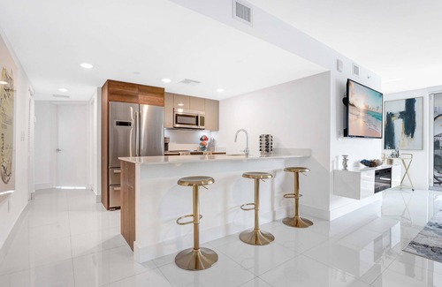 Surfside Condo | Luxurious 3 Bed Condo Incredible Rooftop Pool