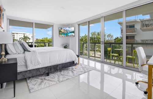 Surfside Condo | Luxurious 3 Bed Condo Incredible Rooftop Pool