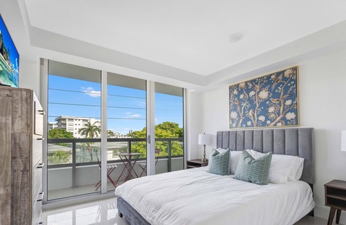 Surfside Condo | Luxurious 3 Bed Condo Incredible Rooftop Pool