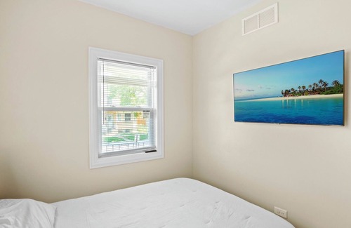 Blue Island Apartment | Luxurious 3Bed Cozy Stay Minutes from Downtown Chicago Sleeps 10