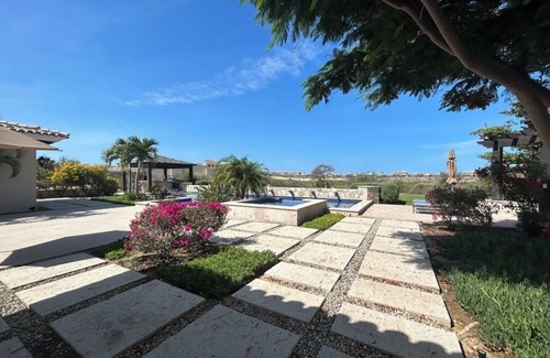 Los Cabos Villa | Luxurious 4-bedroom villa nestled on the beautiful Dunes practice greens in Cabo