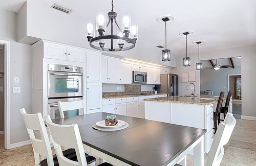 Spruce Creek House | Luxurious 4 Bedroom Home on Taxiway in Spruce Creek Fly-in, 6 miles to beach!