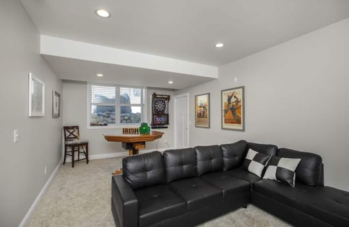 Northeast South Bend House | Luxurious 4-Bedroom House, 10-minute walk to Notre Dame