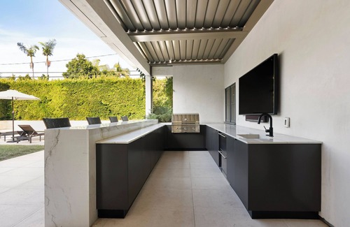 The Flats Villa | Luxurious 6 Bedroom villa in phenomenal Beverly Hills Flats.