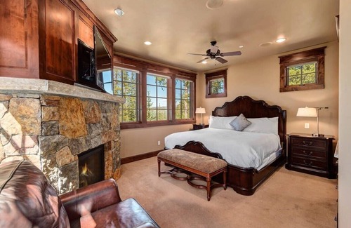 Boulder Ridge House | Luxurious 6BR, Hot Tub, 3Min Walk to Main Lifts