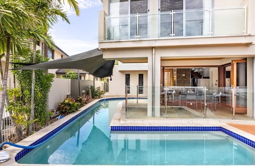 Biggera Waters House | Luxurious 6BR Retreat W/Pool & Port @BiggeraWaters