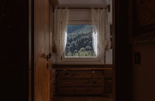 Cortina d'Ampezzo Apartment | Luxurious apartment with large balcony and beautiful mountain view