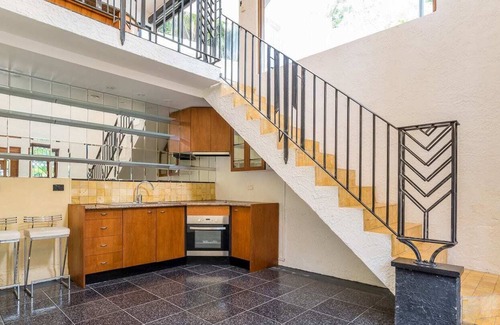 Hamilton House | Luxurious Art Deco House in Upscale Hamilton