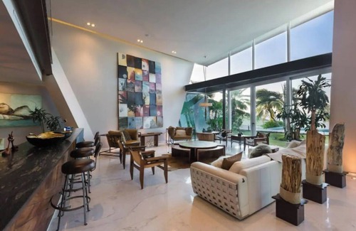 Zona Hotelera Villa | Luxurious beachfront House in Cancun