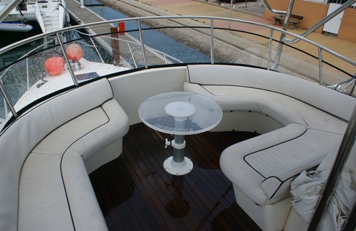 Frontignan Boat Rental | Luxurious boat near the beach