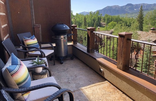 Mountain Village Condo | Luxurious Condo - Ski In/Ski Out Access - Close to Gondola - Majestic Views