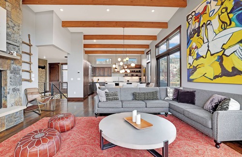 Silverthorne House | Luxurious Contemporary Home