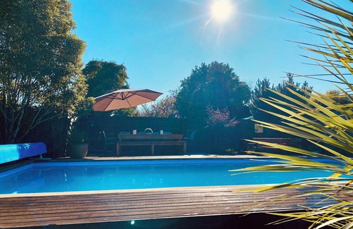 Stoke Cottage | Luxurious Cottage with Private Swimming Pool