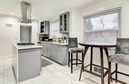 Highland Park House | Luxurious Detroit Home - Walk to Golf & Park!
