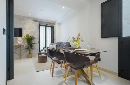 San Bartolome Apartment | Luxurious Duplex 1Bd 1Bth over Casa Pilatos
