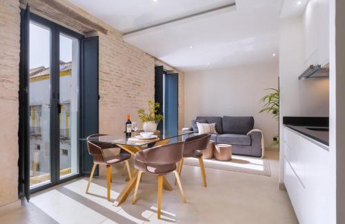 San Bartolome Apartment | Luxurious Duplex 2Bd 2Bth over Casa Pilatos