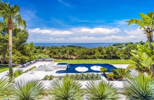 Puig Manya Villa | Luxurious Villa with six bedrooms in the hills of Ibiza