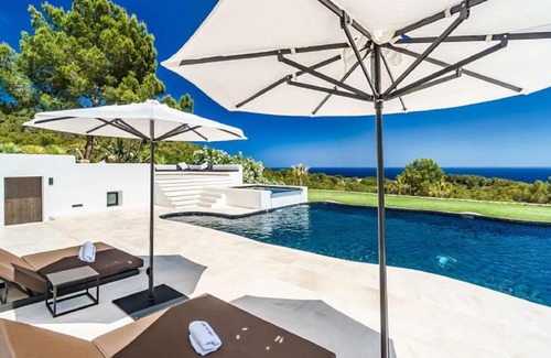 Puig Manya Villa | Luxurious Villa with six bedrooms in the hills of Ibiza