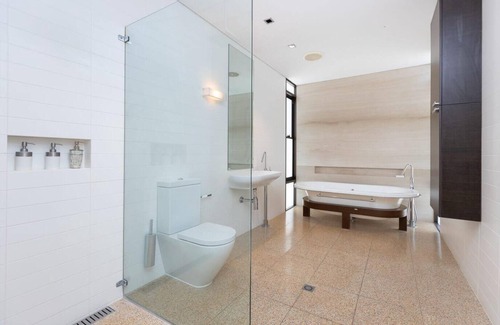 Cable Beach House | Luxurious Executive 6 Bedroom Family Home in Cable Beach