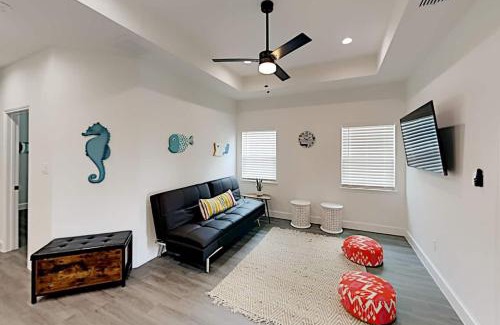 Flour Bluff House | Luxurious Family-friendly Oasis with Laguna Views
