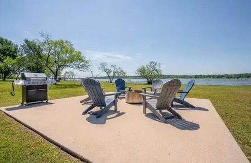 StarCrest Estates House | Luxurious, fishing, riding boat and fun at Richland Chambers at Lake front home