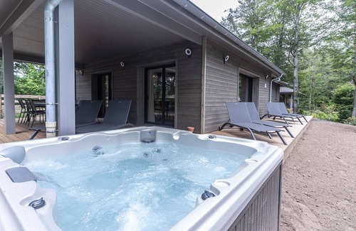 Le Chambon-sur-Lignon Cottage | Luxurious Lodge with Private Hot Tub, Gym & Covered Pool by Golf Course