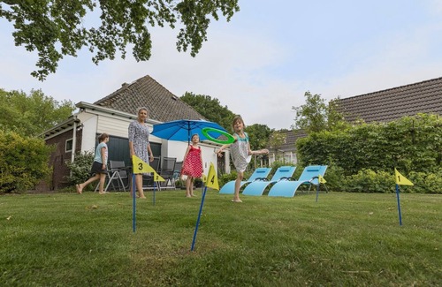 Sint Maartensvlotbrug House | Luxurious group accommodation for 11 people, de Hofstee farm, WLAN