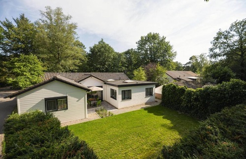 Lieren House | Luxurious group accommodation with stylish decor, modern amenities, six bedrooms, spacious kitchen, and garden, ideal for a relaxing stay.