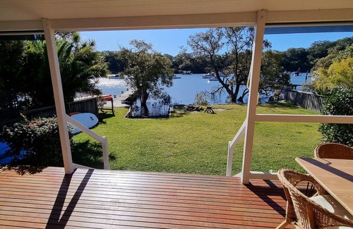 Brooklyn House | Luxurious Hamptons-Style Waterfront Cottage on Hawkesbury River in Brooklyn