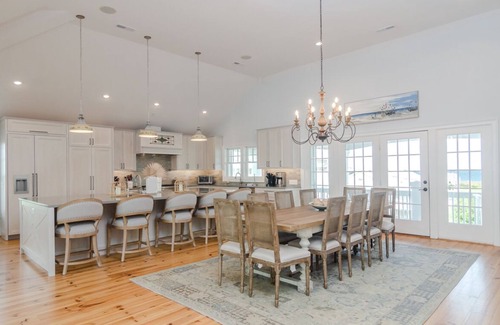 South End House | Luxurious home w pool, hot tub, elevator, and more