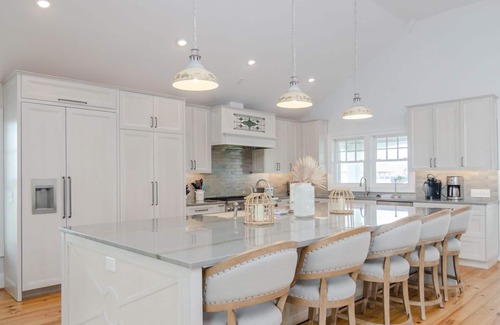 South End House | Luxurious home w pool, hot tub, elevator, and more