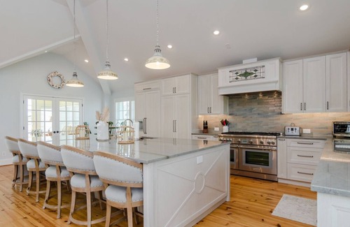 South End House | Luxurious home w pool, hot tub, elevator, and more